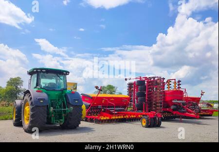 Kiev, Ukraine - 16 juin 2020 : le chercheur Vaderstad RAPID 400 C à Kiev, Ukraine - 16 juin 2020 Banque D'Images