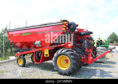 Kiev, Ukraine - 16 juin 2020 : le chercheur Vaderstad RAPID 400 C à Kiev, Ukraine - 16 juin 2020 Banque D'Images