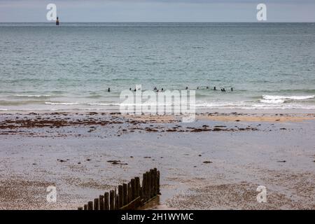 Saint-Malo, France - 12 septembre 2018 : marcher le long de la plage à Saint-Malo, Bretagne, France Banque D'Images