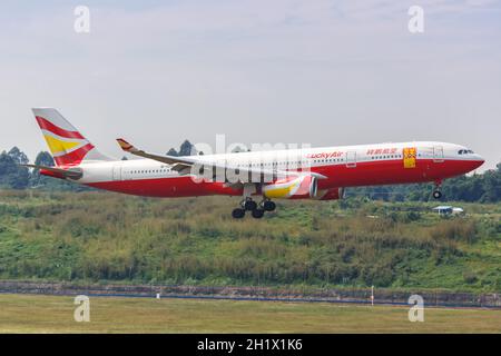 Chengdu, Chine - le 21 septembre 2019 : avion A330-300 de la compagnie aérienne AAirbus à l'aéroport Chengdu Shuangliu (CTU) en Chine. Banque D'Images