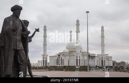 Nur Sultan/KAZAKHSTAN - 04/28/2017: Vue du monument kazakh Eli sur la place de l'indépendance à Astana, la capitale du Kazakhstan Banque D'Images