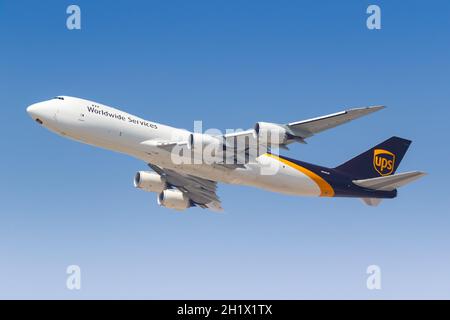 Dubaï, Émirats arabes Unis - 22 mai 2021 : UPS United Parcel Service Boeing 747-8F avion à l'aéroport de Dubaï (DXB) aux Émirats arabes Unis. Banque D'Images