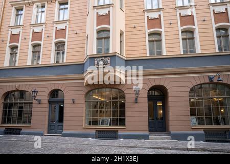 Riga, Lettonie. 22 août 2021. La façade d'un ancien bâtiment dans le centre-ville Banque D'Images