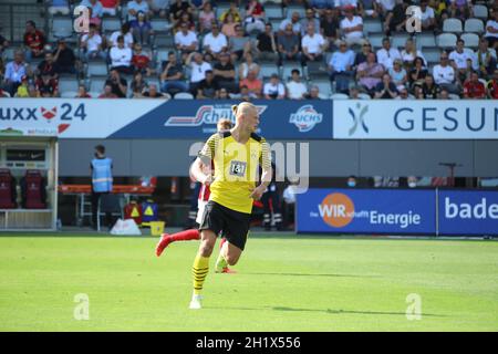 Erling Haaland (Dortmund), 1.FBL: 21-22: 2.Sptg.SC FREIBURG - BORUSSIA DORTMUND LA RÉGLEMENTATION DFL INTERDIT TOUTE UTILISATION DE PHOTOGRAPHIES COMME IMAGE SEQUENC Banque D'Images