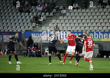 Kopfballspiel, v.li.Niklas Hoffmann (Würzburger Kickers), Flum Johannes (SC Freiburg II U23), Lars Dietz (Würzburger Kickers), Wagner Robert (SC Frei Banque D'Images