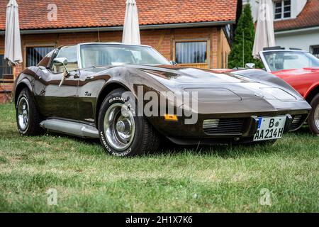 DIEDERSDORF, ALLEMAGNE - 21 AOÛT 2021 : la voiture de sport Corvette Stingray (C3) de Chevrolet, 1976. L'exposition « US car Classics ». Banque D'Images