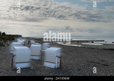 Vue sur la mer des baltes depuis le village allemand Timmendorf à l'automne Banque D'Images