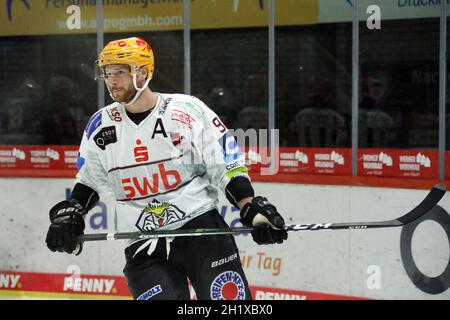 Jan Urbas (Fischtown Pinguins Bremerhaven) im Spiel der DEL, 1.Sptg.: SERC Wild Wings vs Fischtown Pinguins Bremerhaven Banque D'Images