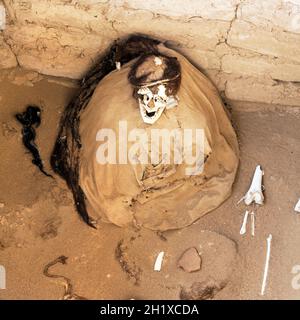 Fouilles historiques de la civilisation preinca nazca cimetière de Chauchilla à Nazca au Pérou Banque D'Images