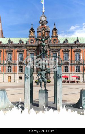 Malmo, Suède - 24 juin 2019 : Stortorget, grande place avec hôtel de ville historique et fontaine Banque D'Images
