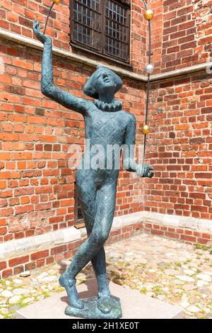 Malmo, Suède - 24 juin 2019 : château de Malmo, forteresse du XVe siècle, sculpture dans la cour Banque D'Images