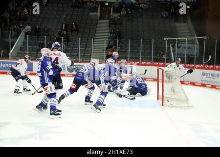 DAS Tor zum 0:1, Torschuetze, Torschütze Konrad Abeltshauser (EHC Red Bull RB München) Dreht lachend ab, die Schwenninger fissures UM John Ramage (SERC Banque D'Images