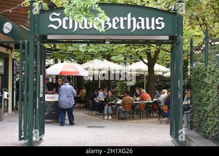 DAS Schweizerhaus im Vergnügungspark 'Prater' à Wien, Österreich, Europa - le „Schweizerhaus“ dans le grand parc d'attractions 'Prater' à Vienne, Autriche, Banque D'Images