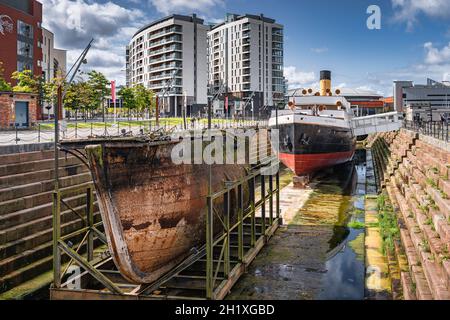 Belfast, Royaume-Uni, août 2019 partie d'une épave de navire et SS Nomadic, le dernier navire White Star Line restant dans le monde. Près du musée Titanic, Irlande du Nord Banque D'Images