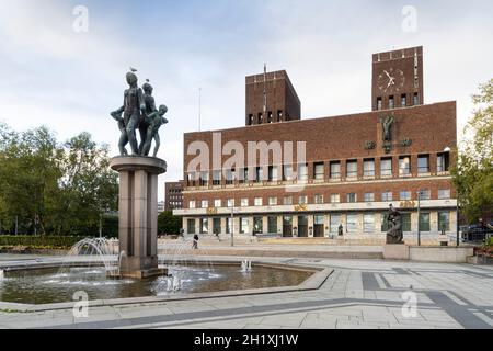 Oslo, Norvège. Septembre 2021. Vue extérieure de l'hôtel de ville du centre-ville Banque D'Images