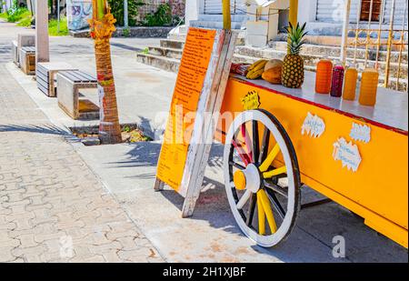 Boutique de jus d'orange tropical sur roulettes à Playa del Carmen Mexique Banque D'Images