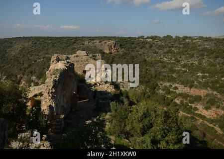 Château de Montfort. QAl'at al-Qurain ou QAl'at al-Qarn - 'Château de la petite Corne' un château Crusader en ruines dans la région de la haute Galilée. Ruines de Monfo Banque D'Images