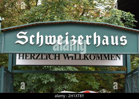 DAS Schweizerhaus im Vergnügungspark 'Prater' à Wien, Österreich, Europa - le „Schweizerhaus“ dans le grand parc d'attractions 'Prater' à Vienne, Autriche, Banque D'Images