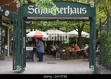 DAS Schweizerhaus im Vergnügungspark 'Prater' à Wien, Österreich, Europa - le „Schweizerhaus“ dans le grand parc d'attractions 'Prater' à Vienne, Autriche, Banque D'Images