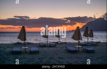 Sonnenuntergang, Sandstrand, Plakias, Südküste, Kreta,Griechenland Banque D'Images