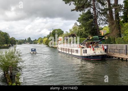 Le bateau à aubes touristique « la Nouvelle-Orléans » s'est amarré à Marsh Lock sur la Tamise près de Henley sur la Tamise. Banque D'Images