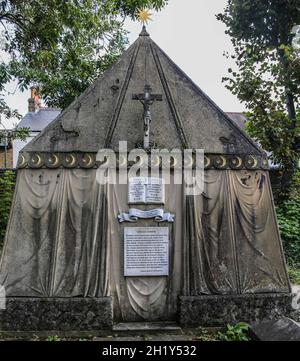 Londres Royaume-Uni 19 octobre 2021 Sir Richard Francis Burton, explorateur, érudit et soldat britannique décédé il y a 131 ans le 20 octobre 1890, il était célèbre pour ses voyages et ses explorations en Asie, en Afrique et dans les Amériques, ainsi que pour ses connaissances extraordinaires des langues et des cultures.Selon un décompte, il parlait vingt-neuf langues européennes asiatiques et africaines.Paul Quezada-Neiman/Alamy Live News Banque D'Images