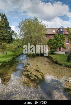 Horsebridge Mill and Mill House un bâtiment classé Grade II à Kings Somborne, Hampshire, Angleterre, Royaume-Uni Banque D'Images