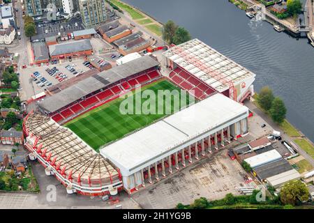 Image aérienne du club de football de Nottingham Forest, dans le Nottinghamshire, Angleterre, Royaume-Uni Banque D'Images