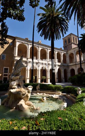 Italie, Rome, Palazzo Venezia, cour, jardins et loggia Banque D'Images