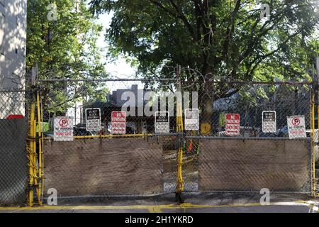 19 octobre 2021, New York City, New York, États-Unis : le quartier de South Bronx où le général Colin Powell, né à Harlem, et ses parents immigrants jamaïcains vivaient dans un immeuble du quatrième étage sur Kelly St., dans la section Longwood du quartier de New York.L'ancienne maison du général à la retraite, qui est décédée des complications de Covid-19 le 18 octobre 2021, est maintenant un parking pour un immeuble voisin.(Image de crédit : © G. Ronald Lopez/ZUMA Press Wire) Banque D'Images