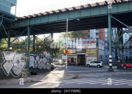 19 octobre 2021, New York City, New York, États-Unis : le quartier de South Bronx où le général Colin Powell, né à Harlem, et ses parents immigrants jamaïcains vivaient dans un immeuble du quatrième étage sur Kelly St., dans la section Longwood du quartier de New York.L'ancienne maison du général à la retraite, qui est décédée des complications de Covid-19 le 18 octobre 2021, est maintenant un parking pour un immeuble voisin.(Image de crédit : © G. Ronald Lopez/ZUMA Press Wire) Banque D'Images