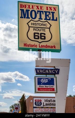 SELIGMAN, ARIZONA, Etats-Unis - JUILLET 31 : panneau de luxe Inn Motel à Seligman Arizona, Etats-Unis le 31 juillet 2011 Banque D'Images