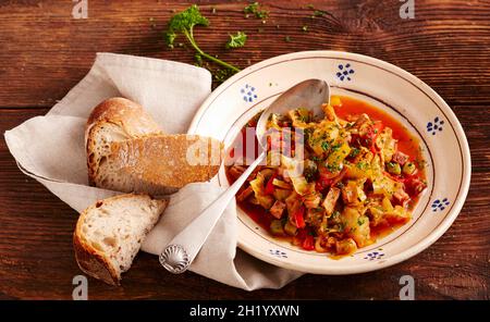 Solyanka (soupe de chou au porc, Europe de l'est) Banque D'Images