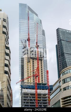 Voir Gracechurch Street vers Twentytwo et les bâtiments Leadenhall et le site de construction du 8 Bishopsgate, ville de Londres, Angleterre. Banque D'Images