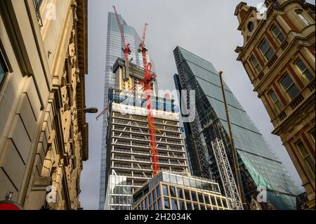 Découvrez les bâtiments de Twentytwo et Leadenhall et le site de construction du 8 Bishopsgate depuis Gracechurch Street, ville de Londres, Angleterre. Banque D'Images