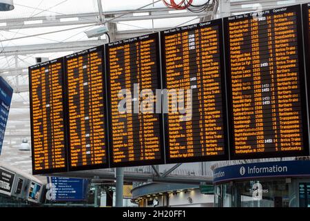 Gare de Manchester Piccadilly, horaires de départ en direct Banque D'Images