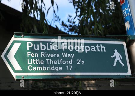 Chemin public pour Fen Rivers Way indiquant les distances pour Little Thetford et Cambridge à Ely Cambridgeshire Angleterre. Banque D'Images