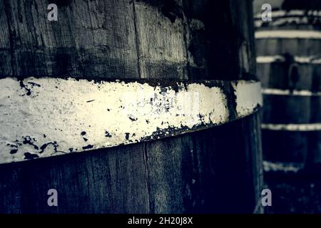 Détail de l'ancien baril pour le transport de liquide alcoolique, bois de chêne Banque D'Images