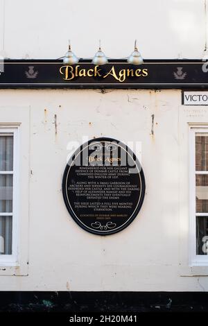 La légende de Black Agnes plaque sur le mur du restaurant Black Agnes, Castle Hotel, Dunbar, East Lothian, Écosse,ROYAUME-UNI Banque D'Images