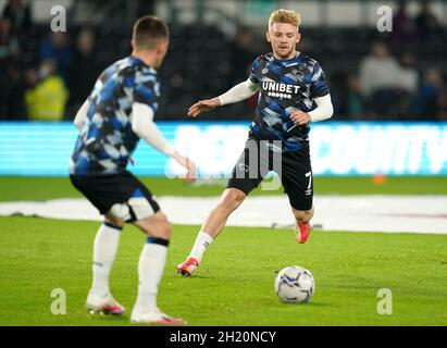 Kamil Jozwiak du comté de Derby (à droite) s'échauffe avant le lancement du match de championnat de Sky Bet au Pride Park, Derby.Date de la photo: Mardi 19 octobre 2021. Banque D'Images