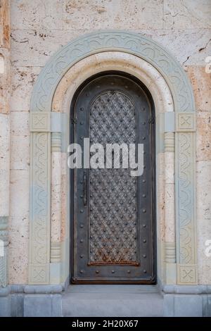 porte voûtée de l'église de saint nino Banque D'Images