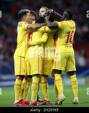 Mohamed Salah de Liverpool (obscurci) célèbre le premier but de son équipe lors du match de la Ligue des champions de l'UEFA, groupe B, au Wanda Metropolitano, à Madrid.Date de la photo: Mardi 19 octobre 2021. Banque D'Images