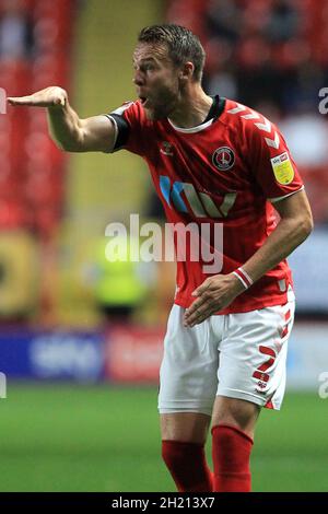 Londres, Royaume-Uni.19 octobre 2021.Chris Gunter de Charlton Athletic regarde pendant le match.EFL Skybet football League One Match, Charlton Athletic v Accrington Stanley à la Valley à Londres le mardi 19 octobre 2021. Cette image ne peut être utilisée qu'à des fins éditoriales.Utilisation éditoriale uniquement, licence requise pour une utilisation commerciale.Aucune utilisation dans les Paris, les jeux ou les publications d'un seul club/ligue/joueur. photo par Steffan Bowen/Andrew Orchard sports photographie/Alay Live news crédit: Andrew Orchard sports photographie/Alay Live News Banque D'Images