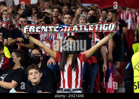 Madrid, Espagne.19 octobre 2021.Les supporters de l'Atletico au match de la Ligue des champions de l'UEFA entre l'Atletico de Madrid CF et le Liverpool FC au stade Estadio Metropolitano de Madrid, en Espagne.Crédit: Christian Bertrand/Alay Live News Banque D'Images