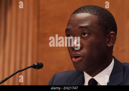 19 octobre 2021, Washington, Distric de Columbia, Etats-Unis: Le secrétaire adjoint du Trésor WALLY ADEYEMO témoigne devant le comité sénatorial des banques, du logement et des affaires urbaines lors d'une audition sur l'examen de la politique de sanction du département de TreasuryÃs, aujourd'hui le 19 octobre 2021 au Sénat Dirksen/Capitol Hill à Washington DC, Etats-Unis.(Credit image: © Lénine Nolly/ZUMA Press Wire) Banque D'Images