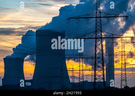 Centrale électrique au lignite, centrale électrique RWE Power AG Niederaussem, Sunset, Bergheim, NRW, Allemagne, Banque D'Images