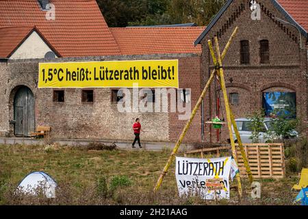 La zone d'extraction du lignite à la mine à ciel ouvert Garzweiler II, le village de Lützerath, doit être draguée, à l'exception d'une ferme, tous les bâtiments ont été construits Banque D'Images