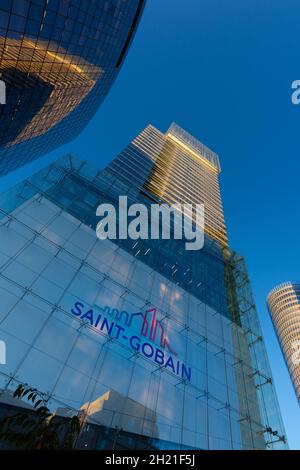 Vue extérieure de la tour abritant le siège de la société française Saint-Gobain Banque D'Images