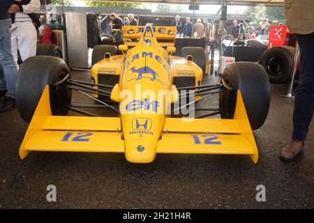 Octobre 2021 - Lotus de chameau jaune propulsé par Honda à la Covid retardé la réunion des membres de Goodwood 78. Banque D'Images