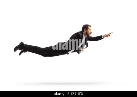 Photo pleine longueur d'un homme d'affaires volant et pointant avec le doigt isolé sur fond blanc Banque D'Images